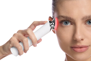 What Is A Microcurrent Facial Device? The Complete Guide to Anti-Aging, Lifting, and Radiance