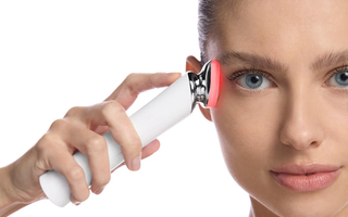 What Is A Microcurrent Facial Device? The Complete Guide to Anti-Aging, Lifting, and Radiance
