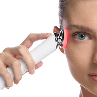 What Is A Microcurrent Facial Device? The Complete Guide to Anti-Aging, Lifting, and Radiance